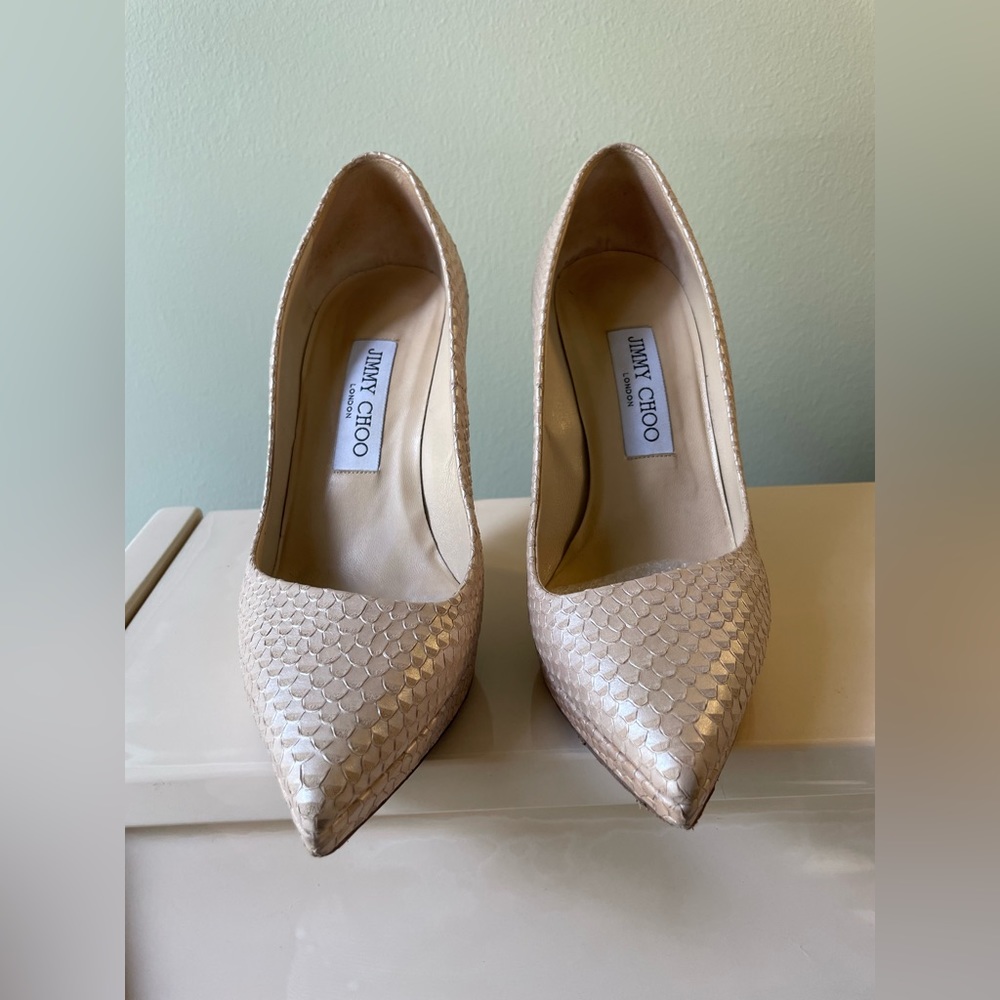 Jimmy Choo Patent Leather Snakeskin pearl pink Pumps, size 37 US 6.